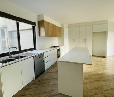 Modern and spacious townhouse - Photo 5