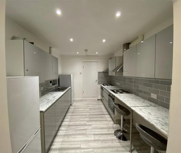 1 bedroom in a house share to rent - Photo 2