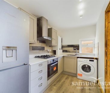 2 bedroom flat to rent - Photo 6