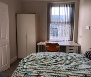 5 bedroom private hall to rent - Photo 2