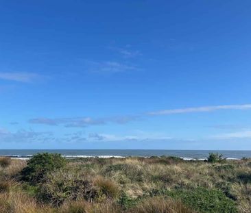 THREE BEDROOMS - WAITARERE BEACH - Photo 2