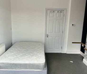 1 bedroom house of multiple occupation to rent - Photo 2