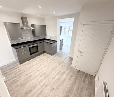 House - End Terrace For Rent Rhys Street, Tonypandy - Photo 3