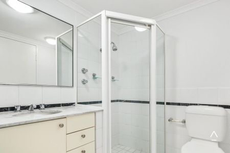 Stunning Two Bedroom Apartment! - Photo 4