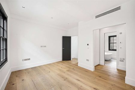 An excellent family house with terrace all newly refurbished throughout - Photo 2