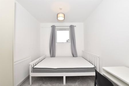 4 bedroom terraced house to rent - Photo 4