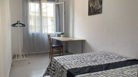 Room in a shared 3-bedroom apartment for rent in Ciutat Jardí, perfect for students - Foto 5
