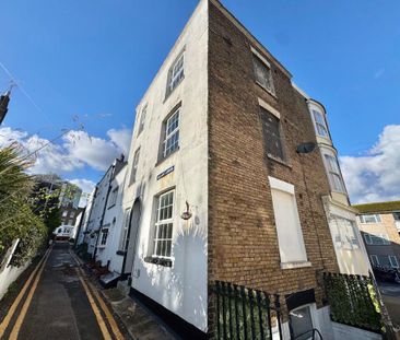 4 bedroom end of terrace house to rent - Photo 4