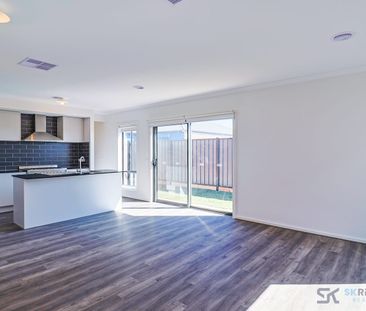 COMFORT WITH LOCATION - WALKING DISTANCE TO HUME ANGLICAN - Photo 5