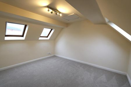 4 bedroom detached house to rent - Photo 4