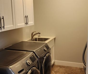 4 bed 3 bath home with Lake view in Harbor Ridge - Photo 3