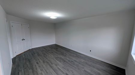 For Lease - 10 Moore's Court, Markham, Ontario - Photo 2