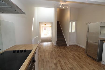 3 bedroom terraced house to rent - Photo 3