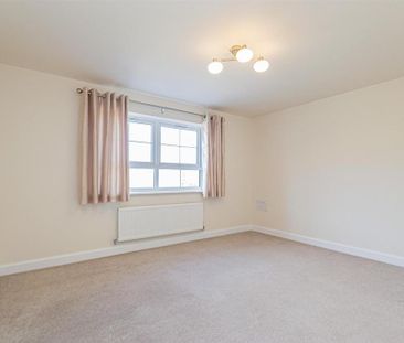 4 bedroom semi-detached house to rent - Photo 3