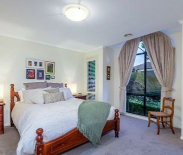 Sophisticated and Refined Family Home � Stunning Five Bedroom House - Photo 5