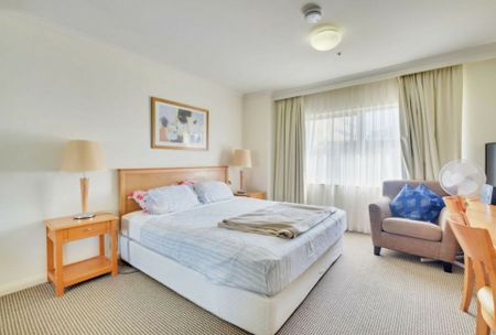 Furnished Studio - Perfect Location - Photo 3