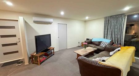 Double glazed newish home - Photo 3