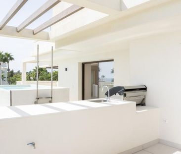 Luxury penthouse for rent in Estepona, Andalusia - Photo 4
