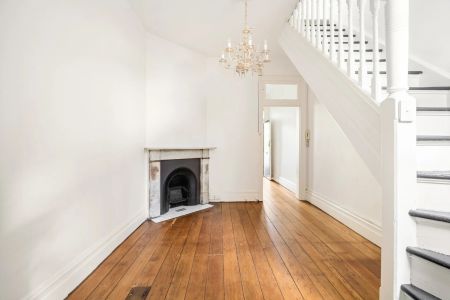 Charming Terrace in a Premier Inner-City Pocket - Photo 4