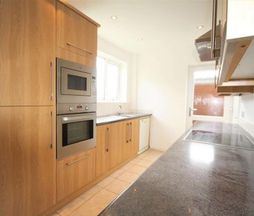 3 bedroom semi-detached house to rent - Photo 4