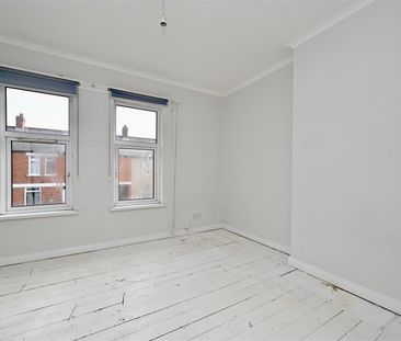 19 Ebor Drive, Belfast, BT12 6NR - Photo 2