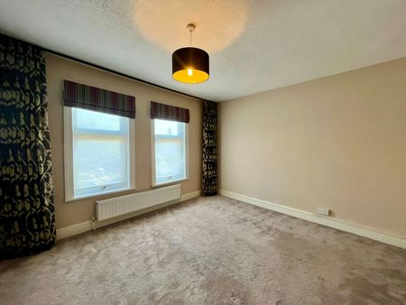 Terraced House to rent on - Photo 5