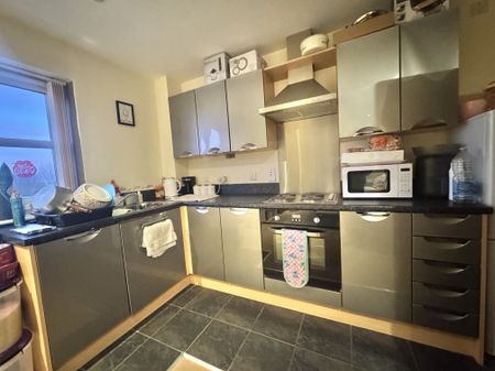 Harrogate Road, Bradford - Photo 4