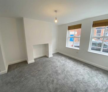 3 bedroom end of terrace house to rent - Photo 2