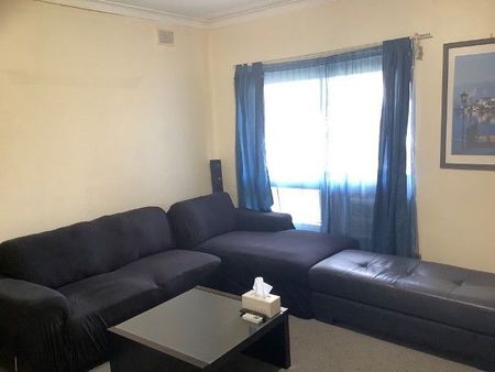 Well located unit, close to the city! - Photo 4