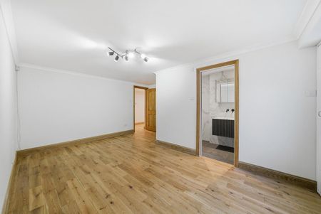 3 bedroom flat to rent - Photo 4