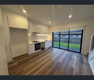 1/19 Matthews Avenue, Airport West, Vic 3042 - Photo 5