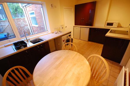 2 bedroom terraced house to rent - Photo 4