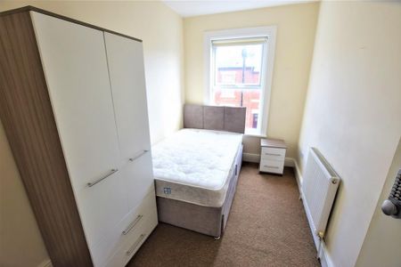 4 bedroom terraced house to rent - Photo 3