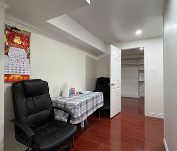 For Lease - 3281 Martins Pine Crescent, Mississauga, Ontario - Photo 2