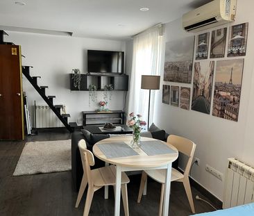 Ático duplex con terraza en el corazón de Madrid: luz, estilo y vid... - Photo 2