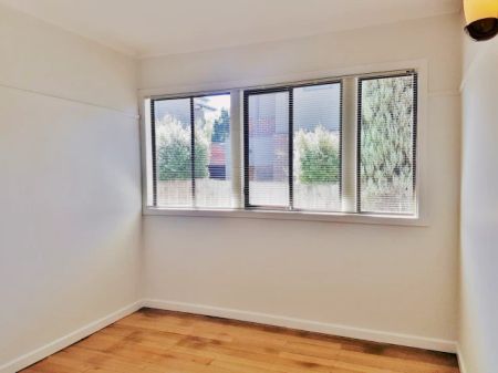 4 Bed, 2 Bath - Photo 4