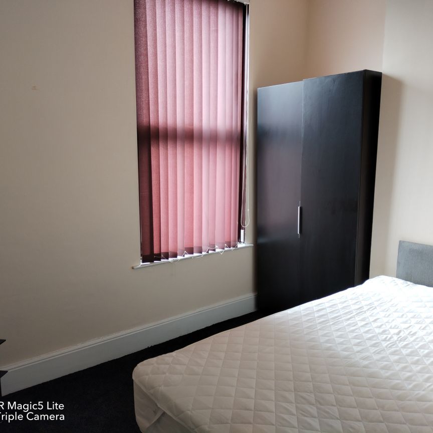 Room 4, 8 Broadgate, Preston - Photo 1