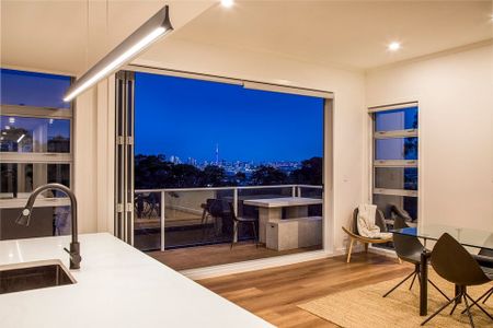 Executive living in Birkenhead - Photo 2