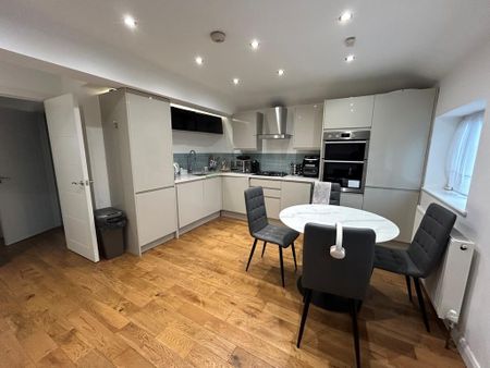 3 bedroom apartment to rent - Photo 5