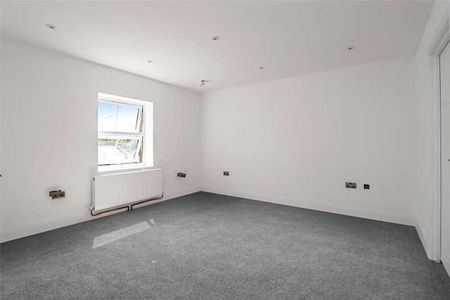 St Johns, Woking, Surrey, GU21 - Photo 2