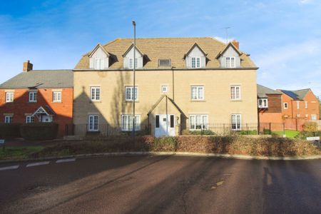 Mir Crescent, Swindon, Swindon, SN25 - Photo 2