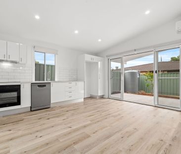 As new beautifully designed home in quiet cul-de-sac location - Photo 3