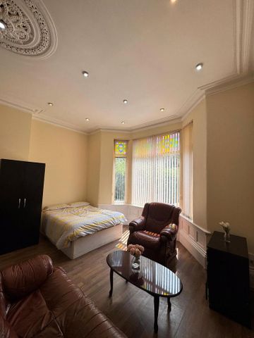 Studio to rent - Photo 3