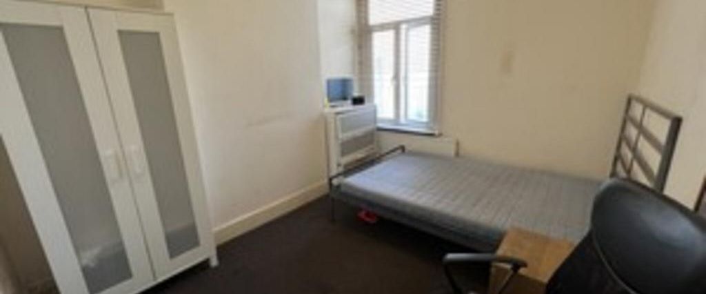 1 bedroom in a house share to rent - Photo 1