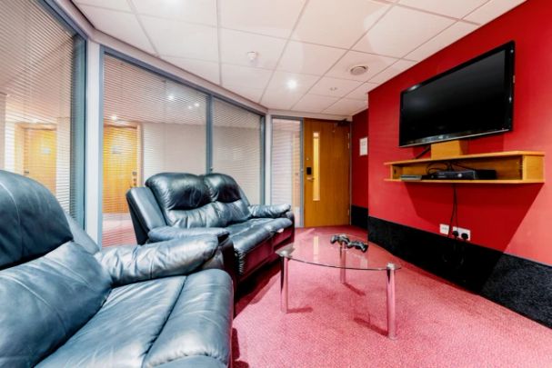 Deluxe King Studio - Photo 1