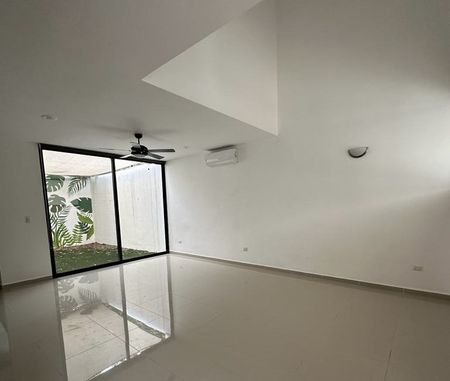 Townhouse de 2 recámaras, sin amueblar, en privada. - Photo 2