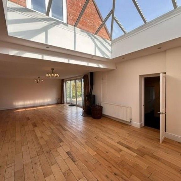 4 BED Semi-detached house To rent - Photo 1