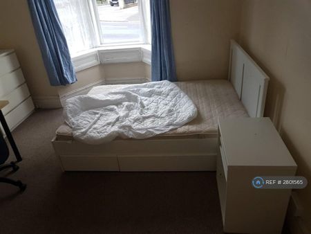 6 bedroom semi-detached house to rent - Photo 3