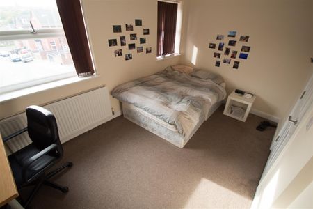 Burley Lodge Road, Hyde Park, LS6 1QP, Leeds - Photo 4