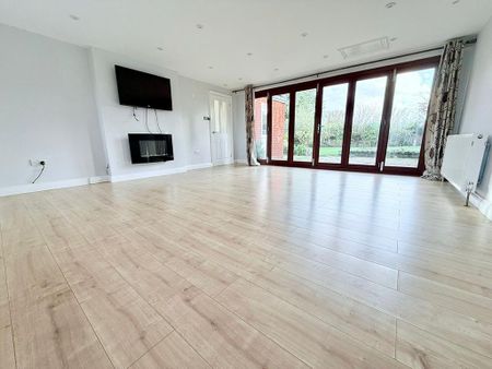 3 bedroom detached bungalow to rent - Photo 4